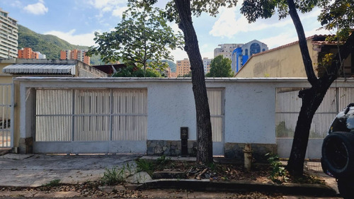 Tibisay Rojas Vende Casa En Calle Cerrada En La Urbanizaciòn Trigal Sur.  Cod. 217266