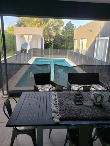 Casa Venta - 3 Dormitorios 4 Baños - 1000mts2 Totales - Álamo Alto