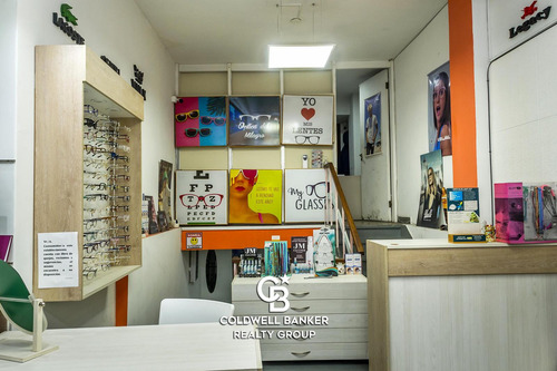 Local En Av Belgrano Y Sarmiento