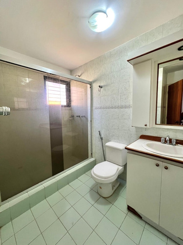 Se Alquila Anexo/casa En Prados Del Este