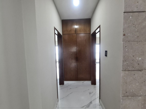 Casa En Venta En Lomas Residencial
