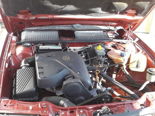 Santana 1,8 4p 2002