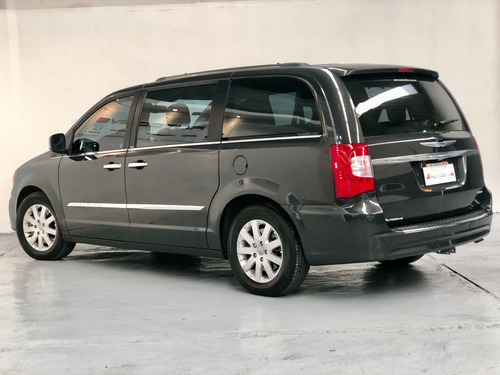 Imagen 3 de 15 de Chrysler Town And Country 2013 Autodrive