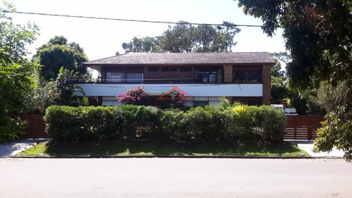 Casa En Mansa, 5 Dormitorios *- Ref: 3183