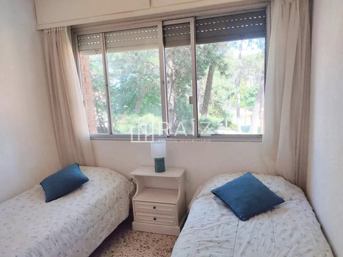 Encantador Apartamento En Arcobaleno, 2 Dormitorios Con Acciones De Piscina, Cochera Y Baulera. Consultenos!