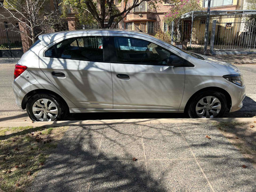 Imagen 9 de 17 de Chevrolet Onix 2019 1.4 Joy Ls