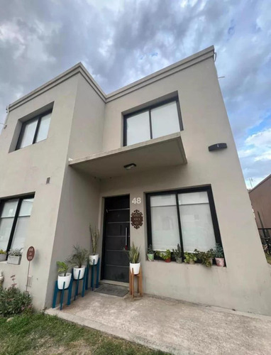 Casa En Venta - 3 Dormitorios 2 Baños - Cocheras - 299mts2 - Ituzaingó