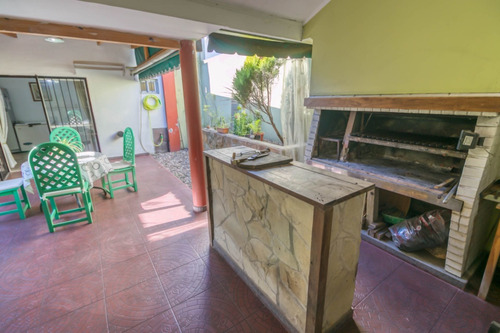 Imagen 25 de 30 de Casas Con Tres Dormitorios En Venta En La Plata
