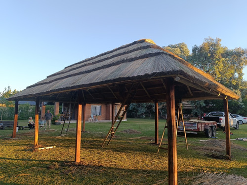 Quinchos De Paja Deck Pérgolas Cambio De Paja Sombrillas