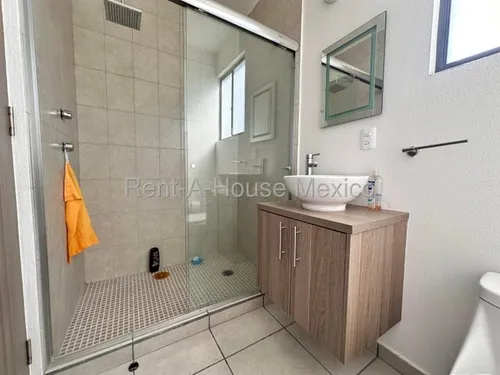 Venta - Casa En Esquina Con 3 Recámaras Y Terreno Excedente, El Mirador | Rahqro