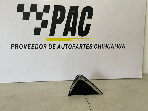 Moldura De Retrovisor Izquierdo Toyota Sienna 2021 Al 2025 Negro (Usado)