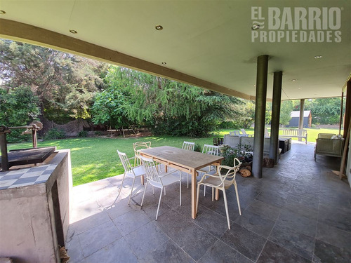 Casa En Venta De 4 Dorm. En Chicureo Poniente