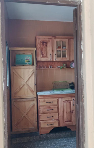 Casa En Venta - 2 Dormitorios 1 Baño - Cochera - 200mts2 - Lomas De Zamora