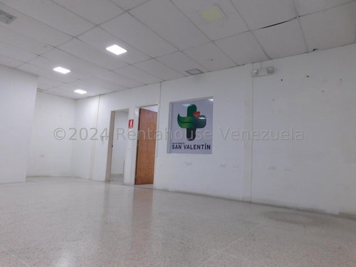Gisselle Lobo Vende Espectacular Local En Barquisimeto 370 Metros Acabados De Lujo Pisos De Porcelanato Tanque Subterraneo 15 Mil Litros Alto Trafico Area De Oficinas Baño Pisos De Granito 2 4 2 3 5 3