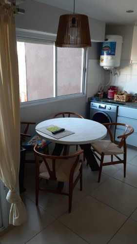 Imagen 5 de 6 de Departamento Tipo Duplex Con Escalera De 2 Ambientes En Versalles
