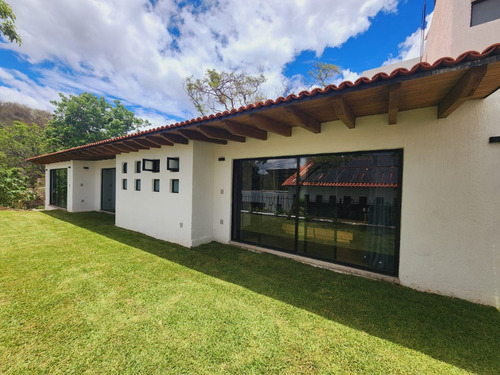 Venta Casa Tulipanes V De 4 Habitaciones Con Baño, Amueblada, Equipada Con Enorme Jardín Y Alberca Climatizada En Fracc Rancho San Diego Ixtapan De La Sal Edomex