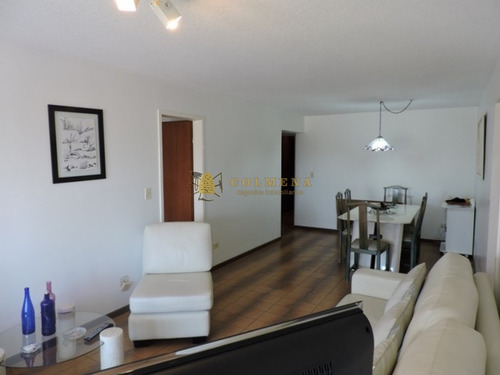 Encantador Departamento Con Excelentes Servicios A Pasos Del Mar- Ref: 2249