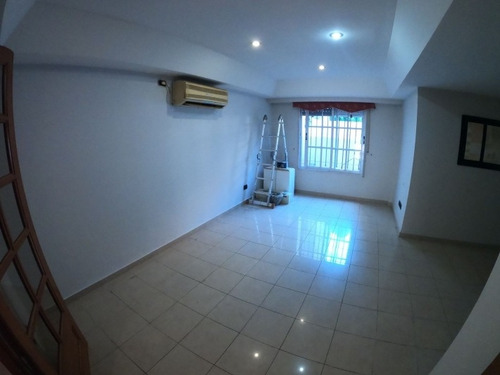 Imagen 3 de 11 de Ph En Venta En Moron