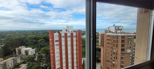 Ambiente Con Vista Al Mar En Pleno Centro Comercial De Pinamar