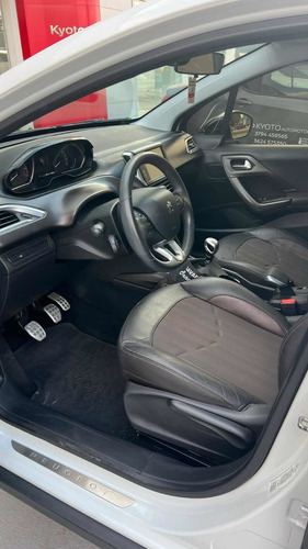 Imagen 4 de 8 de Peugeot 2008 2016 1.6 Thp Sport