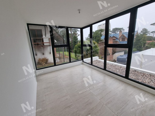 Imagen 8 de 17 de Vende Apartamento De 2 Dormitorios En Playa Mansa, Punta Del Este. Con Parrillero - Punta Del Este Mansa