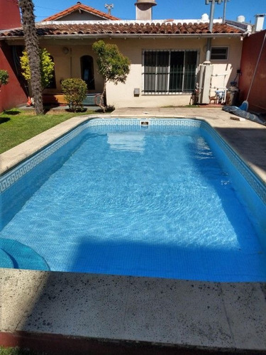 Imagen 14 de 17 de Excelente Chalet - Reciclada. Pileta Y Parrrilla