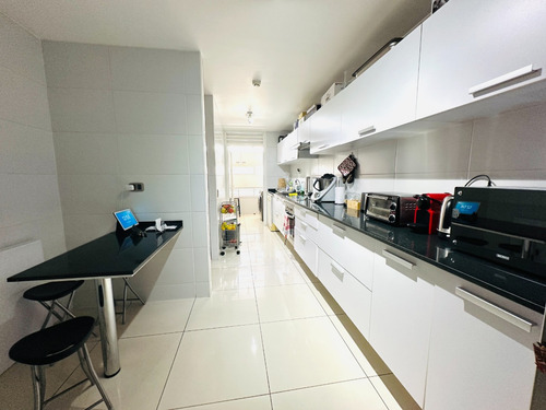 Vende Dueño: Vista Despejada, Las Condes A Pasos Metro L7.