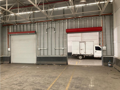 Arriendo Bodega De 204 M2 En P. Industrial En A. Vespucio.