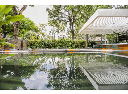 Venta De Edificio En El Rosal Con Espléndida Ubicación 734m2