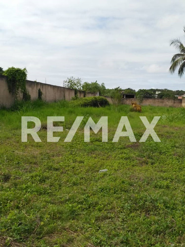 Imagen 3 de 10 de Se Vende Parcela De Terreno En Av. Principal De Fundemos