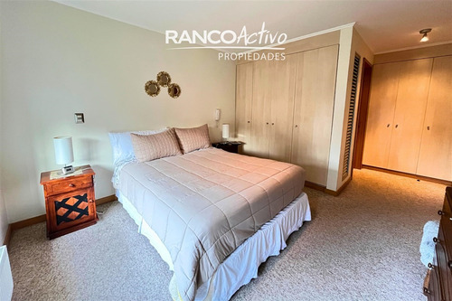 Casa En Venta En Los Arrayanes, Isla Teja Sur, 3 Niveles