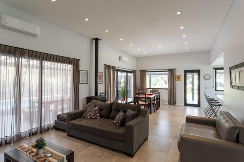 Casa En Venta En Barrancas De San Benito, Chapadmalal.