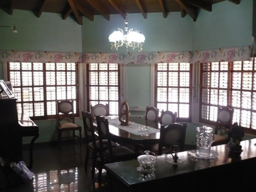 Imagen 3 de 15 de Chalet 4 Ambientes Con Cochera