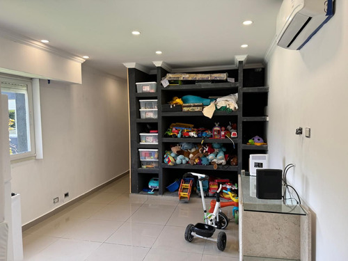 Venta De Casa 5 Amb. Parque, Pileta , Parque Lelor, Ituzaing