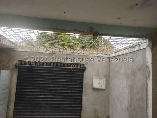 María Valera Trae En Venta Casa-comercial Con 1 Local Extenso Con Su Baño Y Oficina, En Centro Este De Barquisimeto, Agua Constante, Piso De Granito, Cantv, Aba, Ideal Para Uso Comercial O Residencial