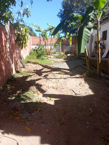 Casa Com Quarto(suite), Sala, Cozinha E Banheiro