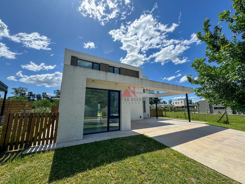 Casa En Venta En Santo Tomas, Pilar, G.b.a. Zona Norte