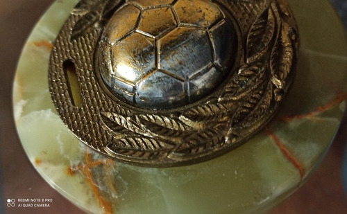 Medallón De Fútbol Sobre Base De Mármol Onix Redondo (Usado)
