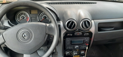 Imagem 7 de 11 de Renault Logan 2012 1.0 16v Expression Hi-flex 4p