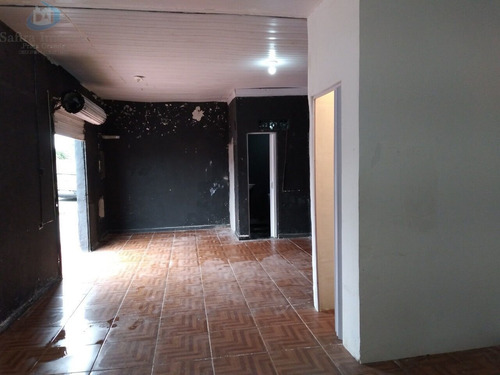 Imagem 3 de 6 de Salão De Esquina, Localizado Próximo Ao Comércio Local. Venda Ou Locação! - Si1737