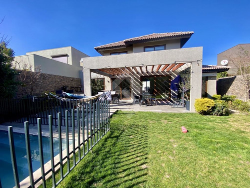 Linda Casa En Venta, 3 Dormitorios, Santa Elena, Chicureo