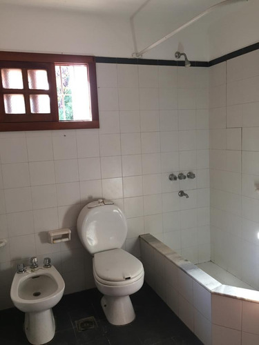 Villa Warcalde 1200m2 Terreno 210m2 Cubiertos