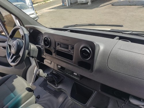 Imagem 7 de 10 de Mercedes-benz 314 Cdi Street Estado De Zero Com 30.000km