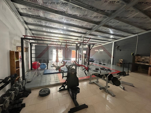 Venta Local / Galpón Con Usos De Gimnasio, Salón De Eventos, Depósito, Etc - General Belgrano - Calle 30 E/ 43 Y 45.