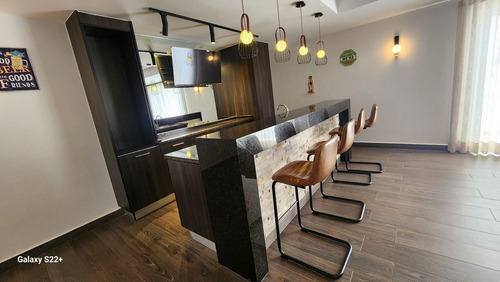 Alquiler Apartamento 2 Habitaciones, 2.5 Baños Y 1 Parqueo