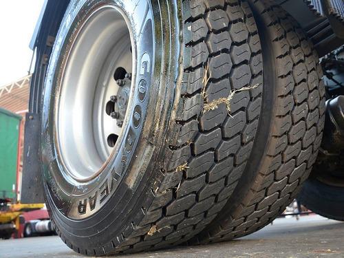 Volvo Vm 310 2010= Vm310 Vw 19320 Mb 1933 Iveco 330