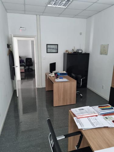 Imagen 8 de 17 de Edificio Entero -depósito Oficinas Próximo A Luis Alberto De Herrera Y San Martín !!