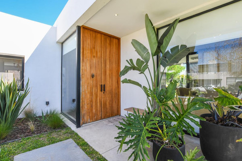 Imagen 4 de 30 de Casa De 3 Dormitorios En Venta Con Piscina Barrio Cerrado San Sebastián Funes