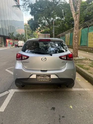 Mazda 2 Touring automatico