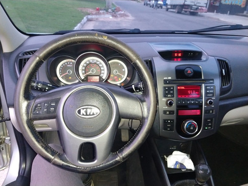 Imagem 5 de 9 de Kia Cerato 2011 1.6 Ex 4p 126 Hp